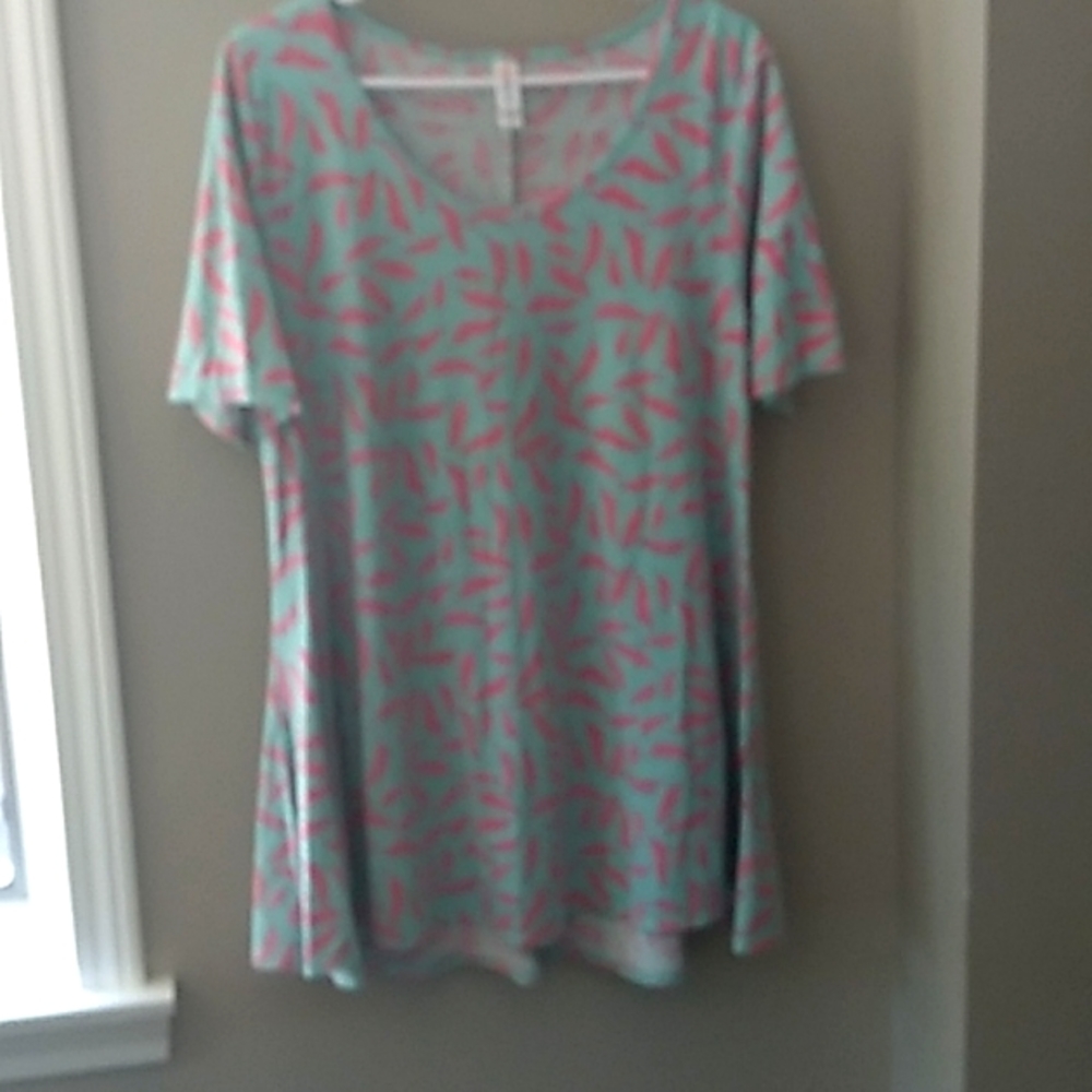 LuLaRoe teal and pink top M 💚💚💚💚
